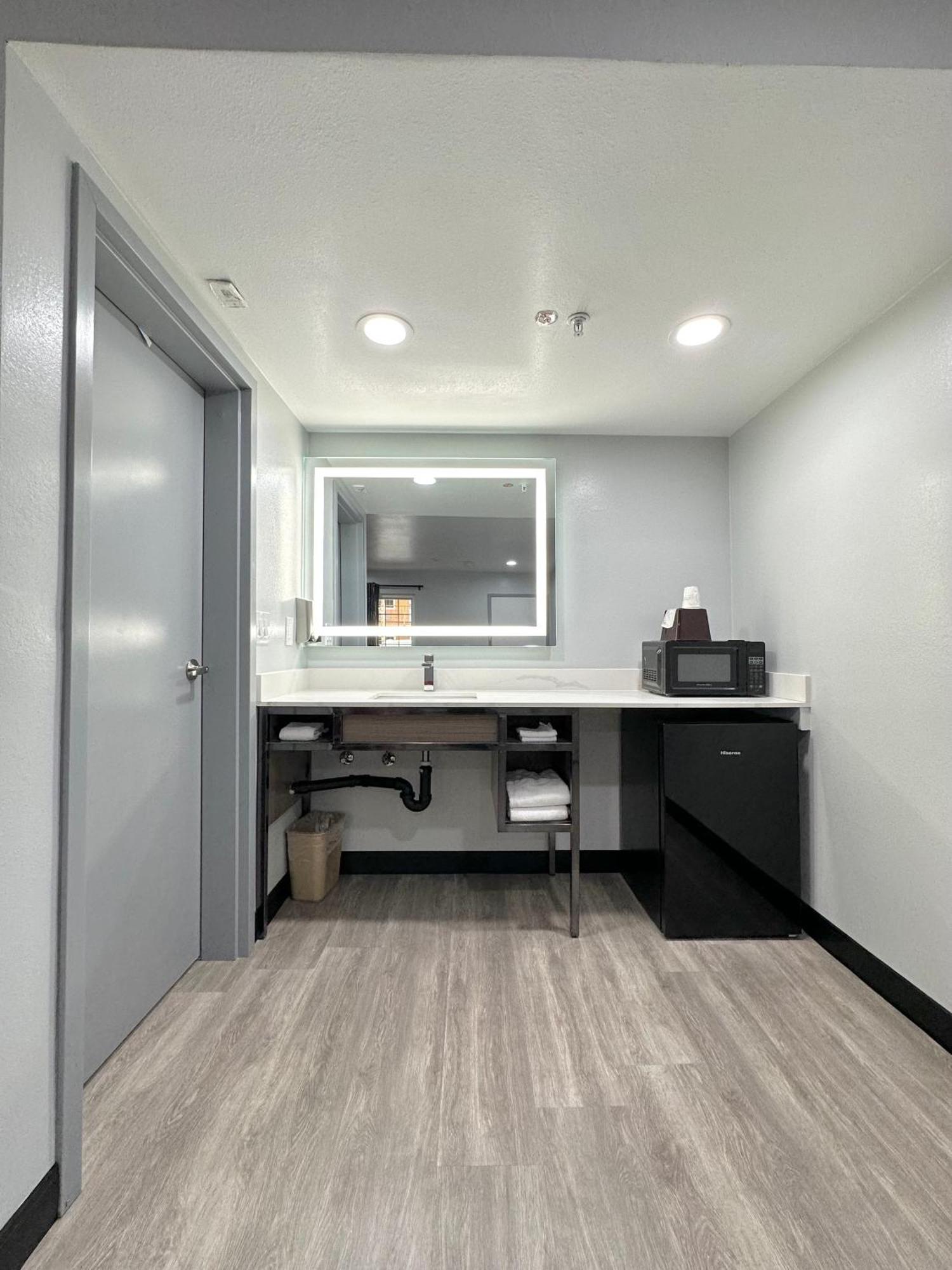 Express Inn & Suites Ontario Airport Exteriör bild