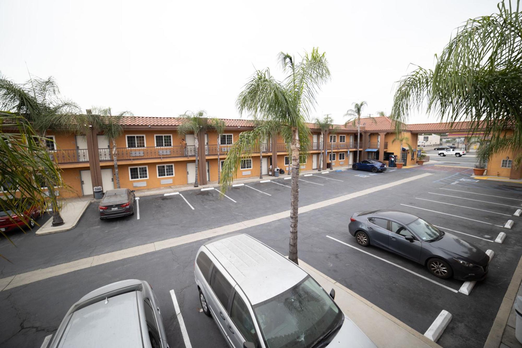Express Inn & Suites Ontario Airport Exteriör bild