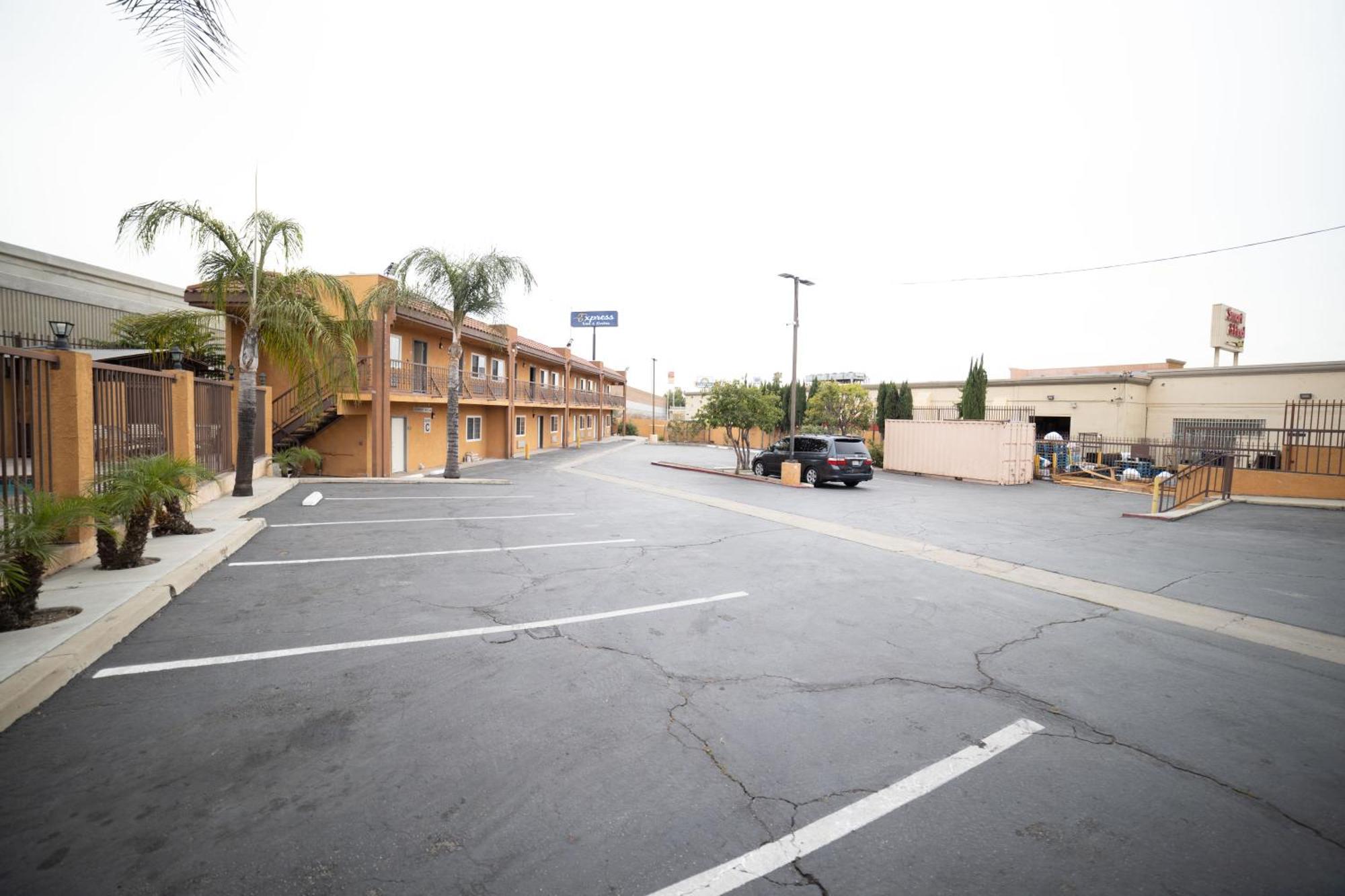 Express Inn & Suites Ontario Airport Exteriör bild